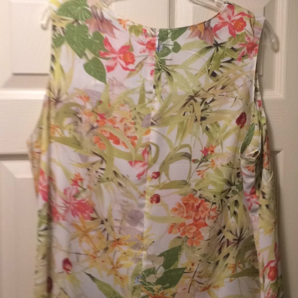 Summer sleeveless Top - Picture 4 of 5